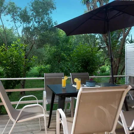 Chrysanthy Apartman *