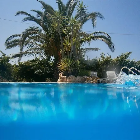 Chrysanthy Apartman *